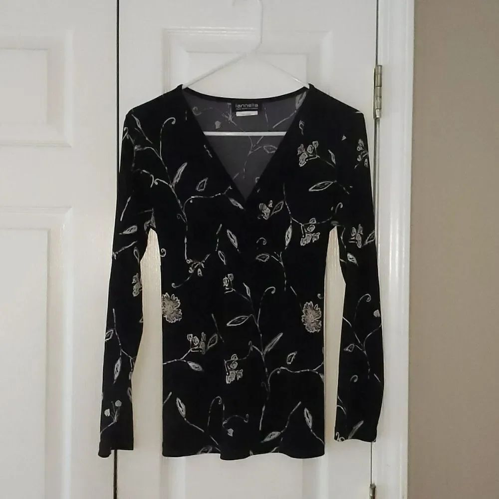 Iannella  black white long sleeve blouse   Sz M